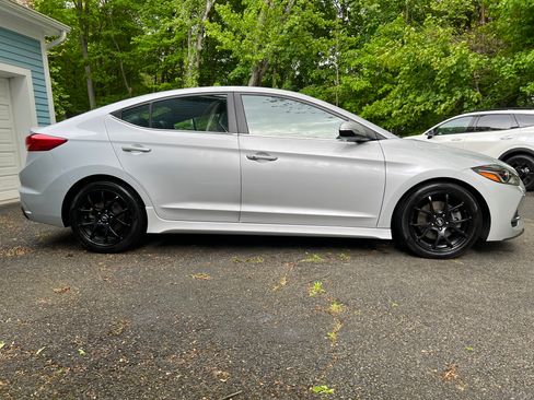 Used 2017 Hyundai Elantra Sport w/ Sport Premium Package 06 FWD image 6