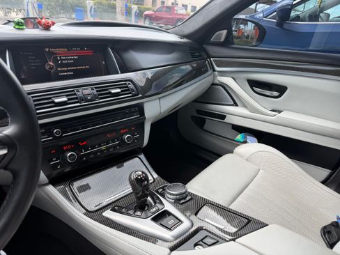 Used 2016 BMW M5 RWD image 2