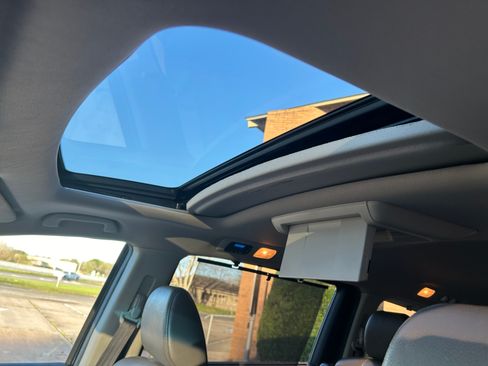 Used 2011 Honda Odyssey Touring image 23