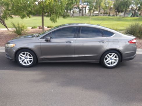 Used 2013 Ford Fusion SE FWD image 1