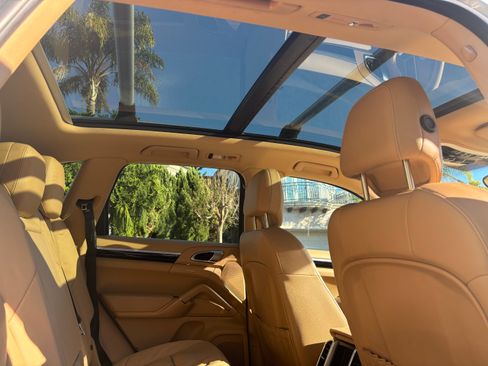 Used 2014 Porsche Cayenne S image 12