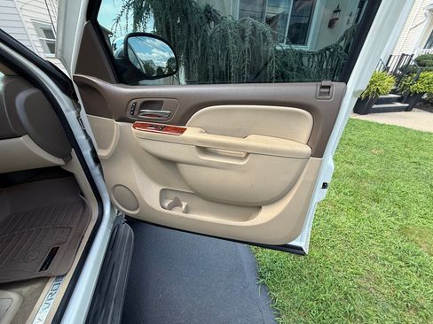 Used 2013 Chevrolet Avalanche LTZ AWD/4WD image 12