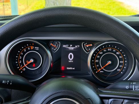Used 2023 Jeep Gladiator Sport AWD/4WD image 12