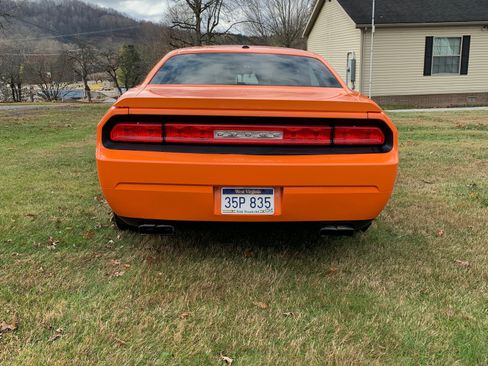 Used 2014 Dodge Challenger R/T image 4