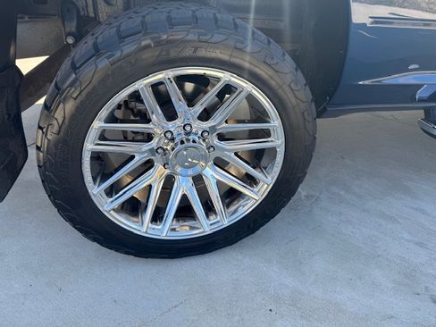 Used 2024 RAM 2500 Big Horn w/ Sport Appearance Package image 10