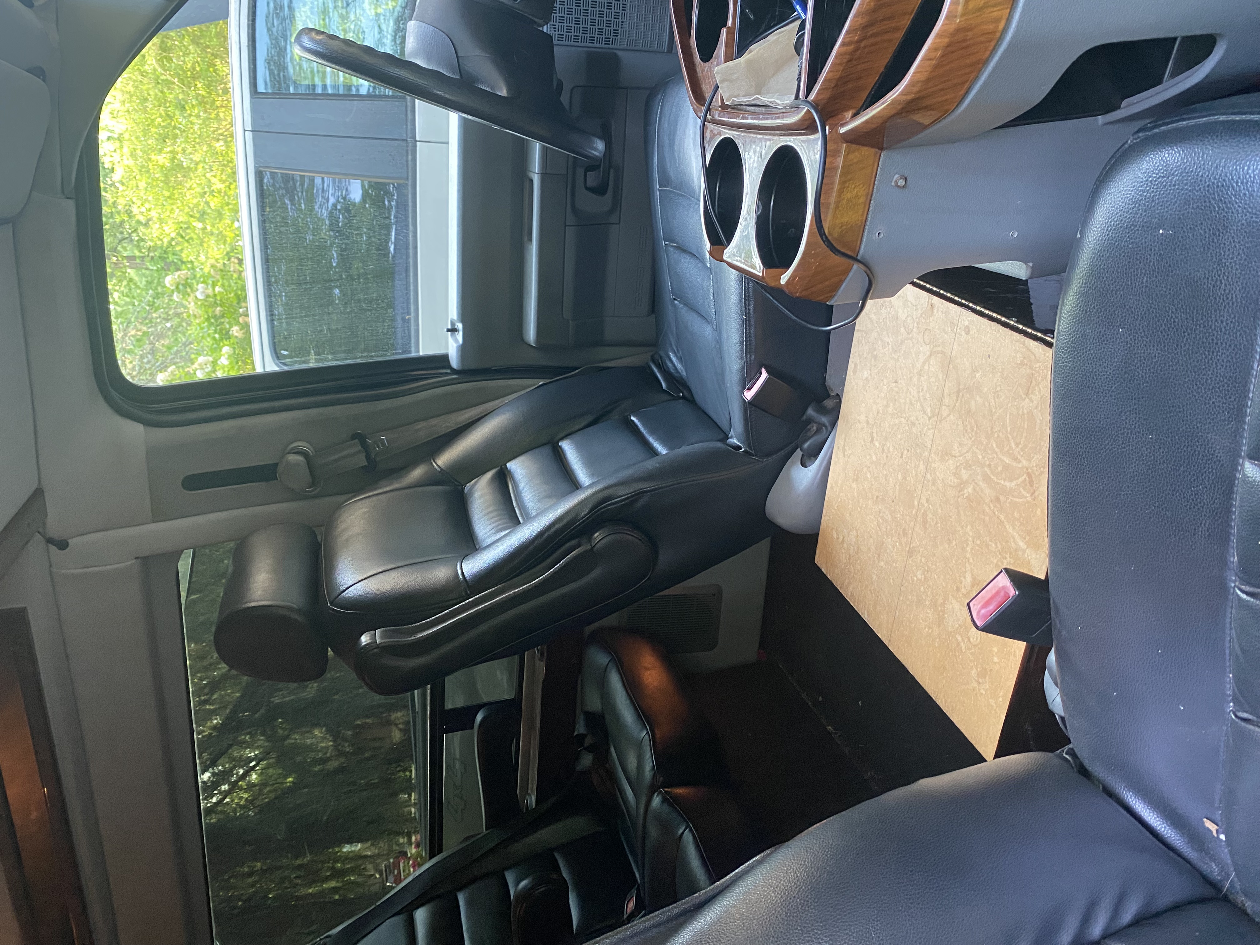 Used 2009 Ford E-250 and Econoline 250 Extended RWD image 6