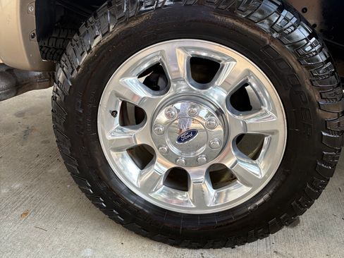 Used 2011 Ford F250 Lariat w/ Lariat Interior Pkg AWD/4WD image 9