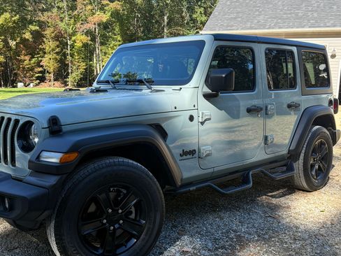 Used 2023 Jeep Wrangler Unlimited Sport image 5