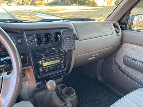 Used 2000 Toyota Tacoma 2WD Xtracab image 6