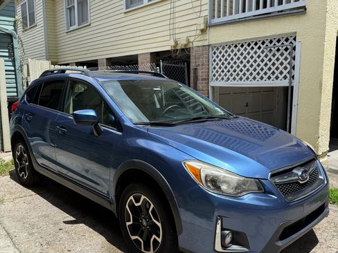 Used 2016 Subaru Crosstrek 2.0i Premium w/ Moonroof Package AWD/4WD image 2