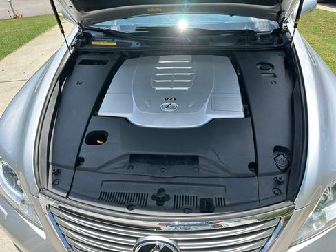 Used 2010 Lexus LS 460 RWD image 6