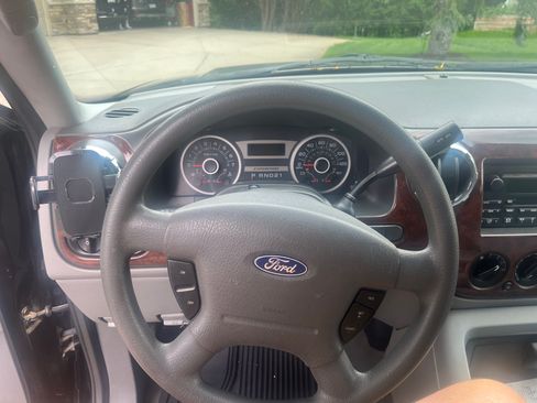 Used 2006 Ford Expedition XLT RWD image 13