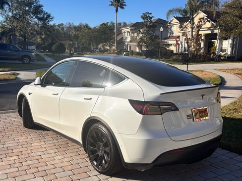 Used 2021 Tesla Model Y Long Range image 2