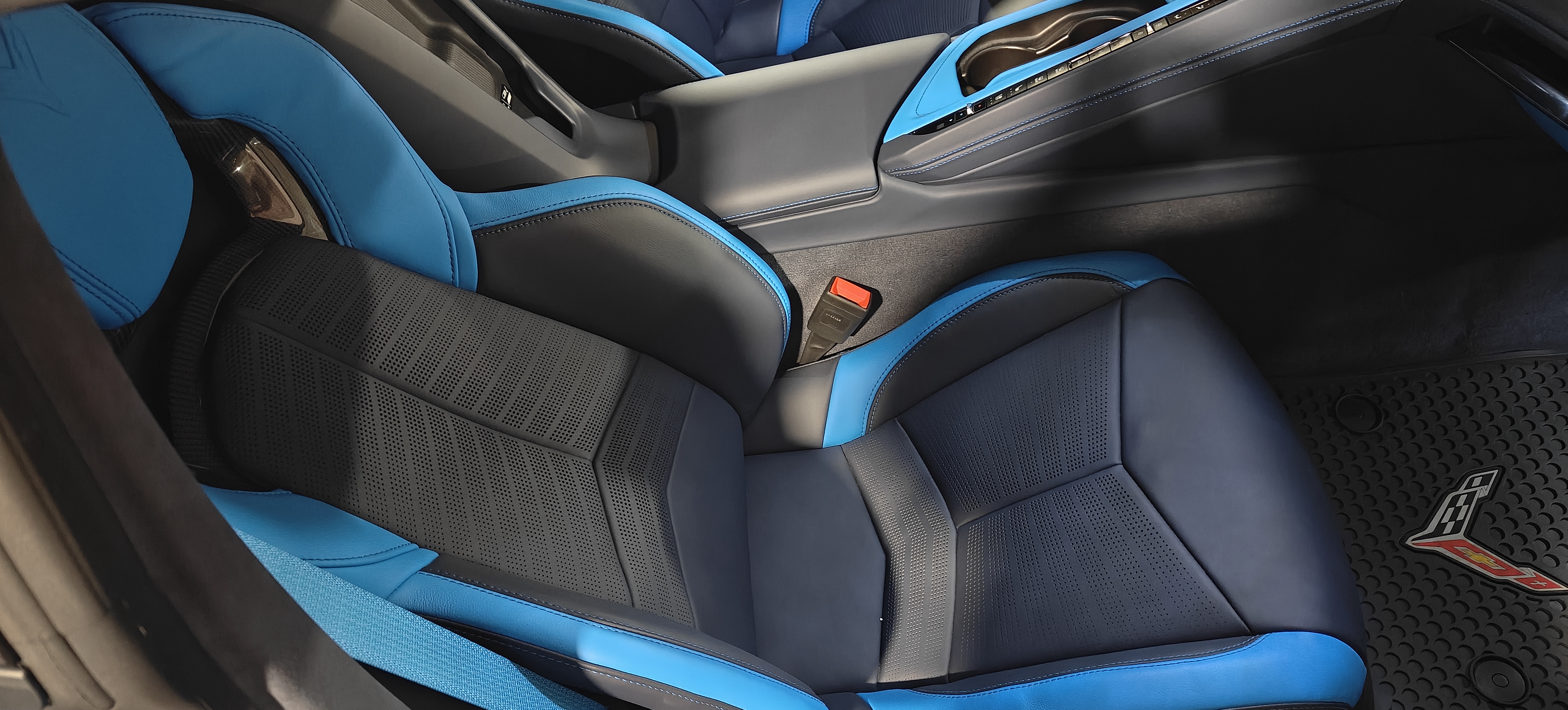 Used 2024 Chevrolet Corvette Stingray Premium Cpe w/ Stealth Interior Trim Package RWD image 9