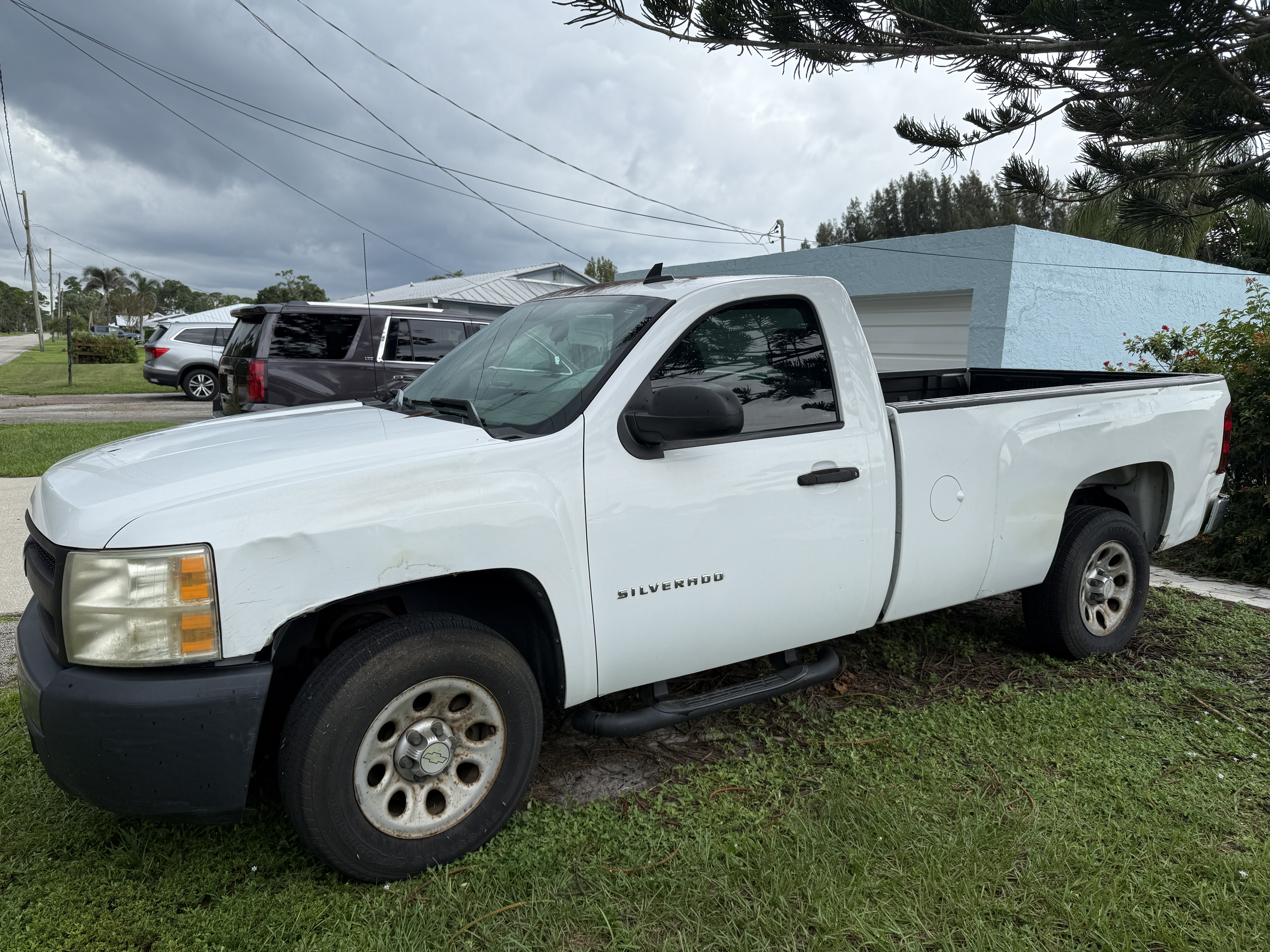 Used 2010 Chevrolet Silverado 1500 W/T RWD image 2