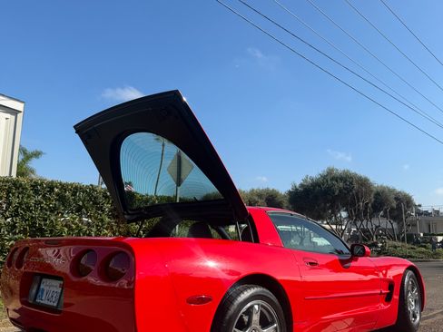 Used 1998 Chevrolet Corvette Coupe image 12