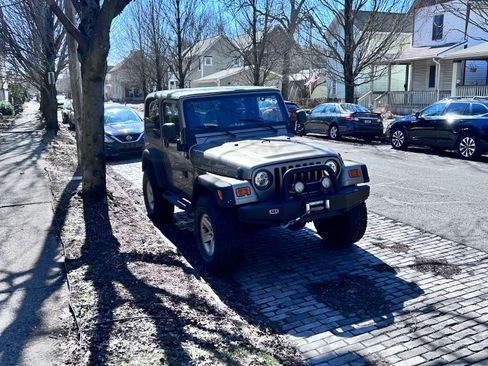 Used 2005 Jeep Wrangler Rubicon image 2