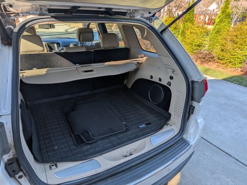 Used 2014 Jeep Grand Cherokee Limited w/ Trailer Tow Group IV image 8