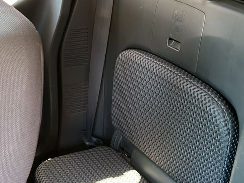 Used 2012 Nissan Frontier SV AWD/4WD image 8