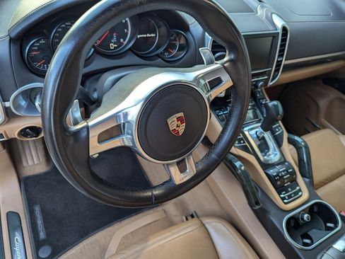 Used 2011 Porsche Cayenne Turbo image 27