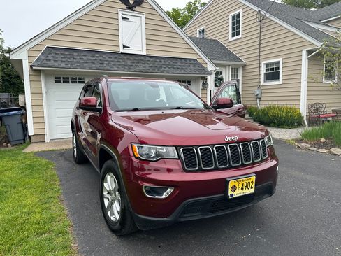 Used 2021 Jeep Grand Cherokee Laredo AWD/4WD image 5