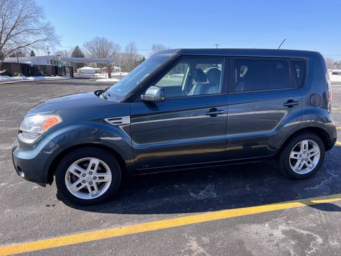 Used 2011 Kia Soul + image 2