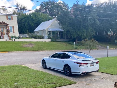 Used 2018 Lexus LS 500 F Sport w/ Accessory Package (Z2) RWD image 9