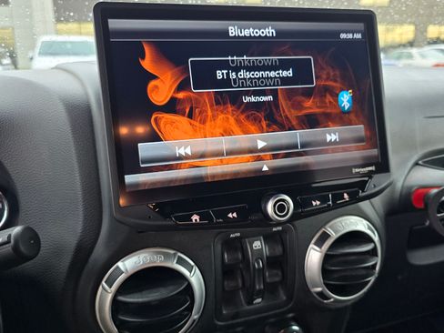 Used 2016 Jeep Wrangler Unlimited Rubicon image 8