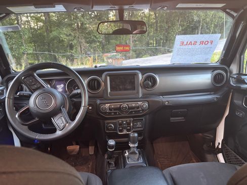 Used 2023 Jeep Gladiator Sport AWD/4WD image 11