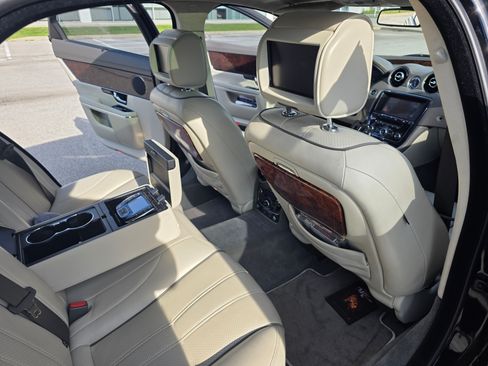 Used 2011 Jaguar XJ L image 11