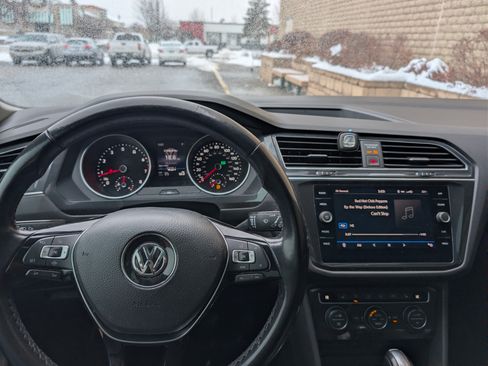 Used 2019 Volkswagen Tiguan SE w/ Panoramic Sunroof Package image 12
