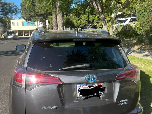 Used 2017 Toyota RAV4 Limited image 6