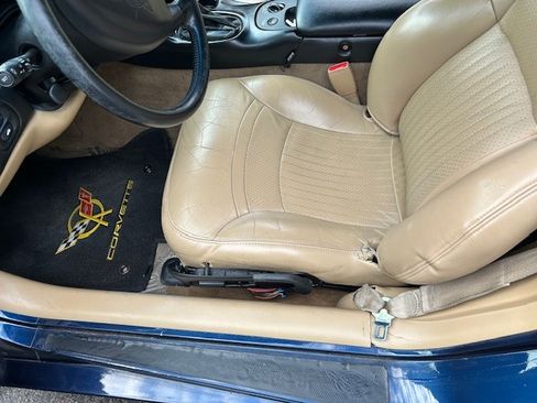 Used 2000 Chevrolet Corvette Coupe w/ Roof Pkg image 6