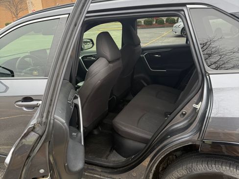 Used 2022 Toyota RAV4 SE image 13