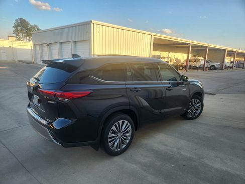 Used 2021 Toyota Highlander Platinum image 5