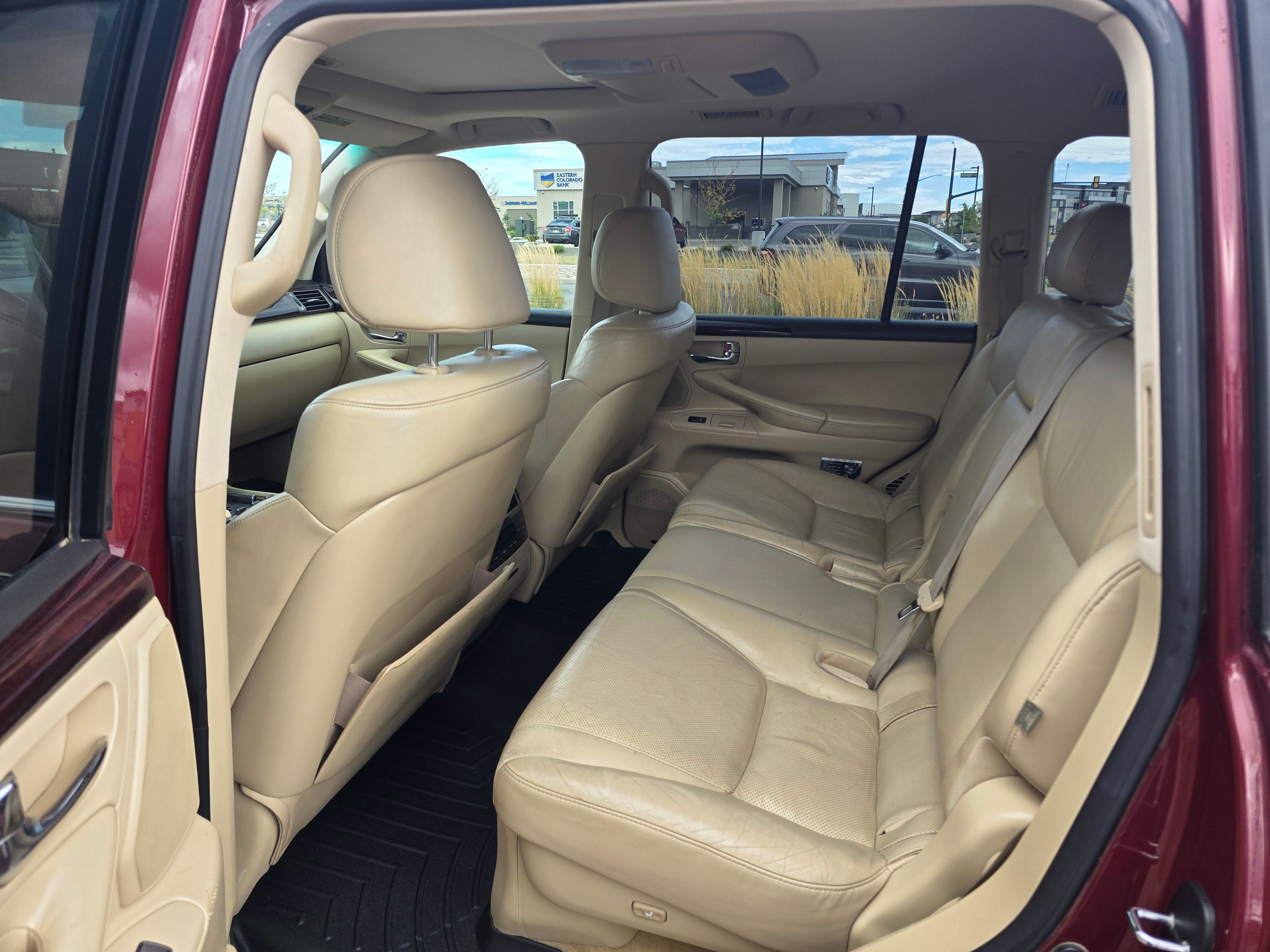 Used 2011 Lexus LX 570 4WD w/ Luxury Pkg image 21