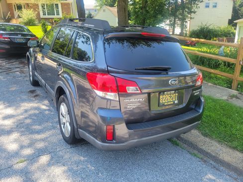 Used 2010 Subaru Outback 2.5i Limited image 20