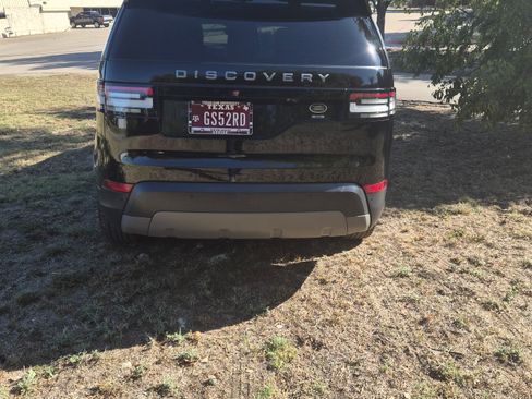 Used 2018 Land Rover Discovery SE image 11