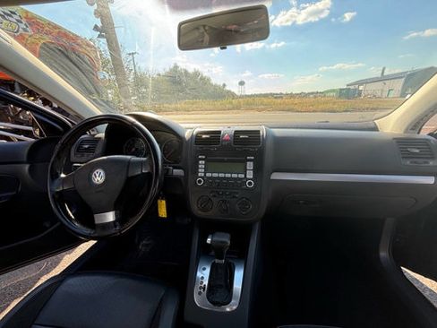 Used 2009 Volkswagen Jetta SEL image 4