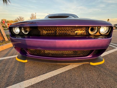 Used 2016 Dodge Challenger SRT Hellcat image 5