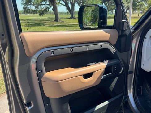 Used 2025 Land Rover Defender 110 S image 10