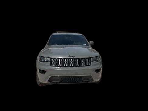 Used 2020 Jeep Grand Cherokee Altitude image 6