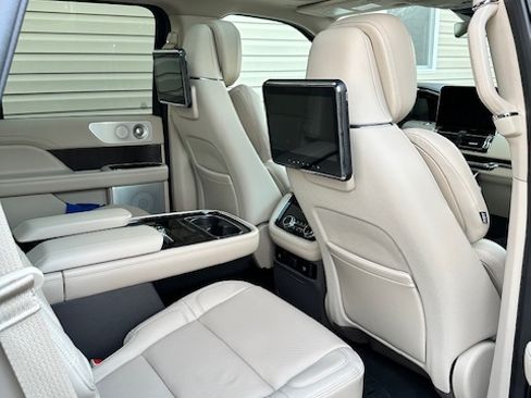 Used 2020 Lincoln Navigator Reserve w/ Luxury Package image 9