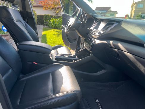 Used 2016 Hyundai Tucson Limited w/ Option Group 03 AWD/4WD image 10