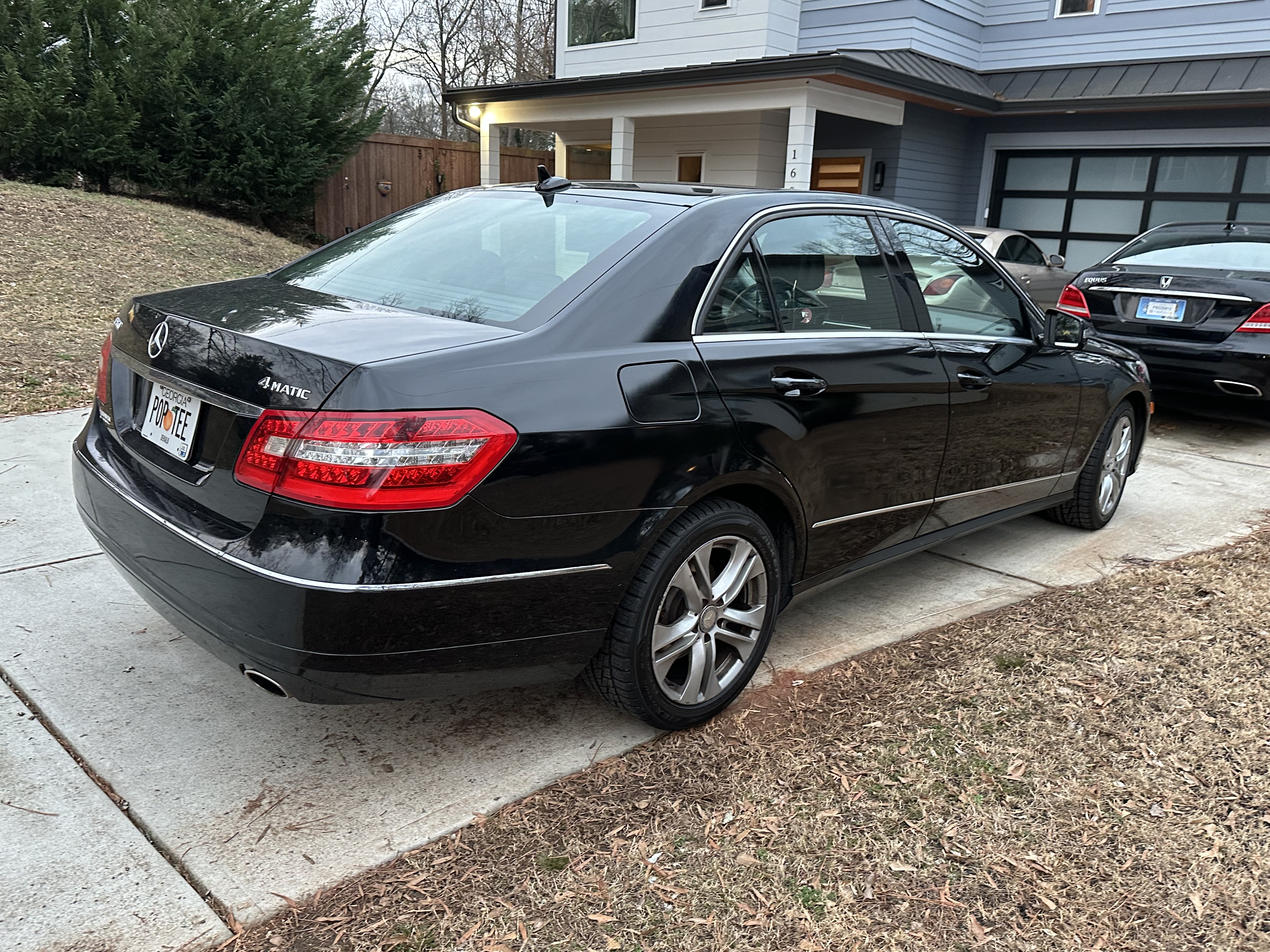 Used 2011 Mercedes-Benz E 350 4MATIC Sedan image 4