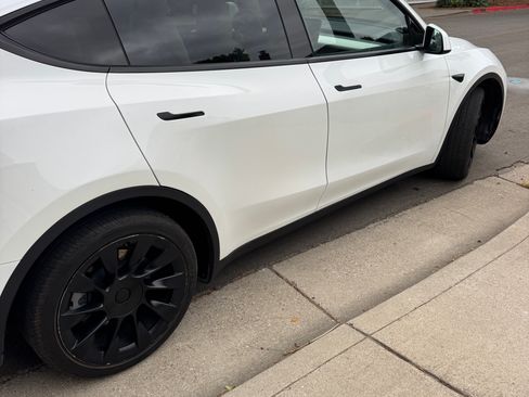 Used 2023 Tesla Model Y Long Range AWD/4WD image 5