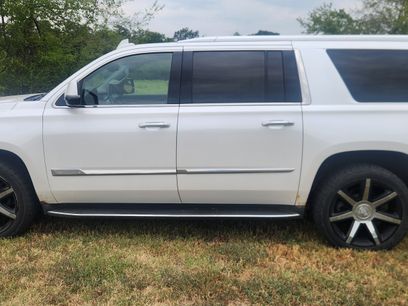 Used 2016 Cadillac Escalade ESV Luxury