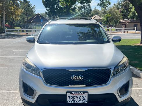 Used 2016 Kia Sorento LX w/ LX Convenience Package FWD image 8