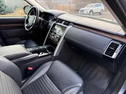 Used 2019 Land Rover Discovery HSE Luxury image 18