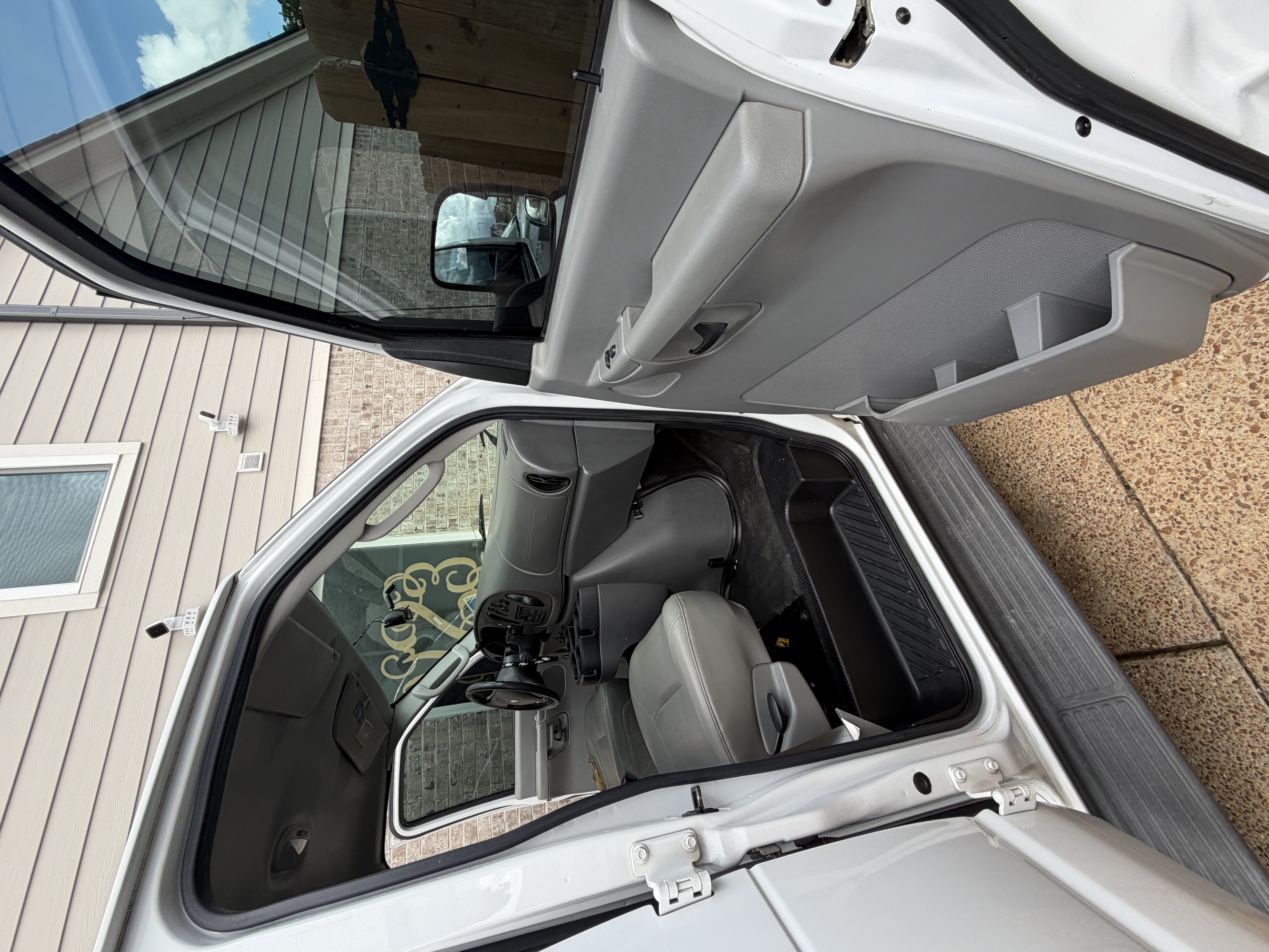 Used 2008 Ford E-150 and Econoline 150 Extended RWD image 20